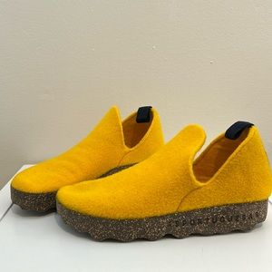 ASPORTUGUESAS Round Toe Yellow 37 Size 6 Womens Shoe